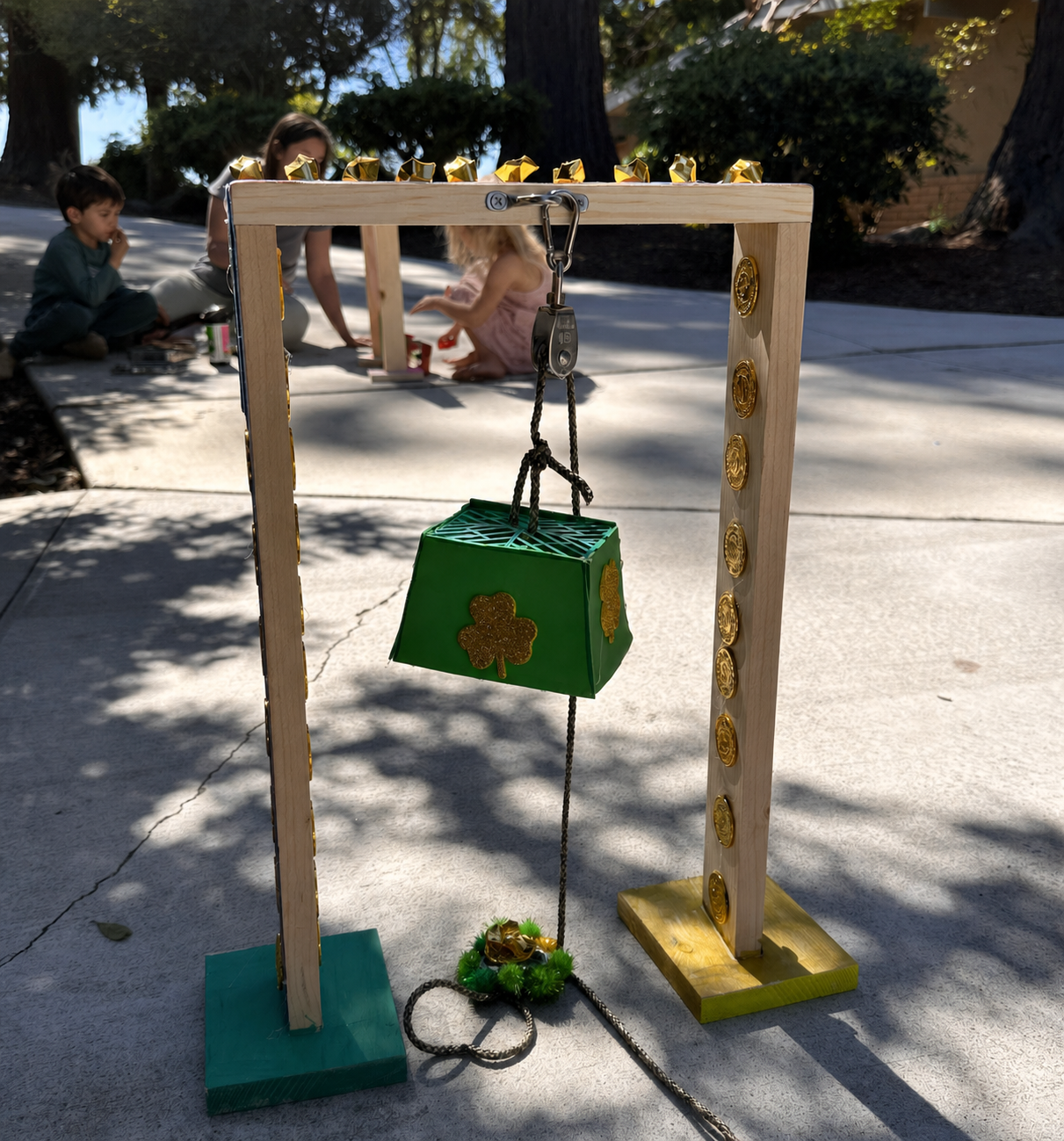A pulley trap with its suspended container.